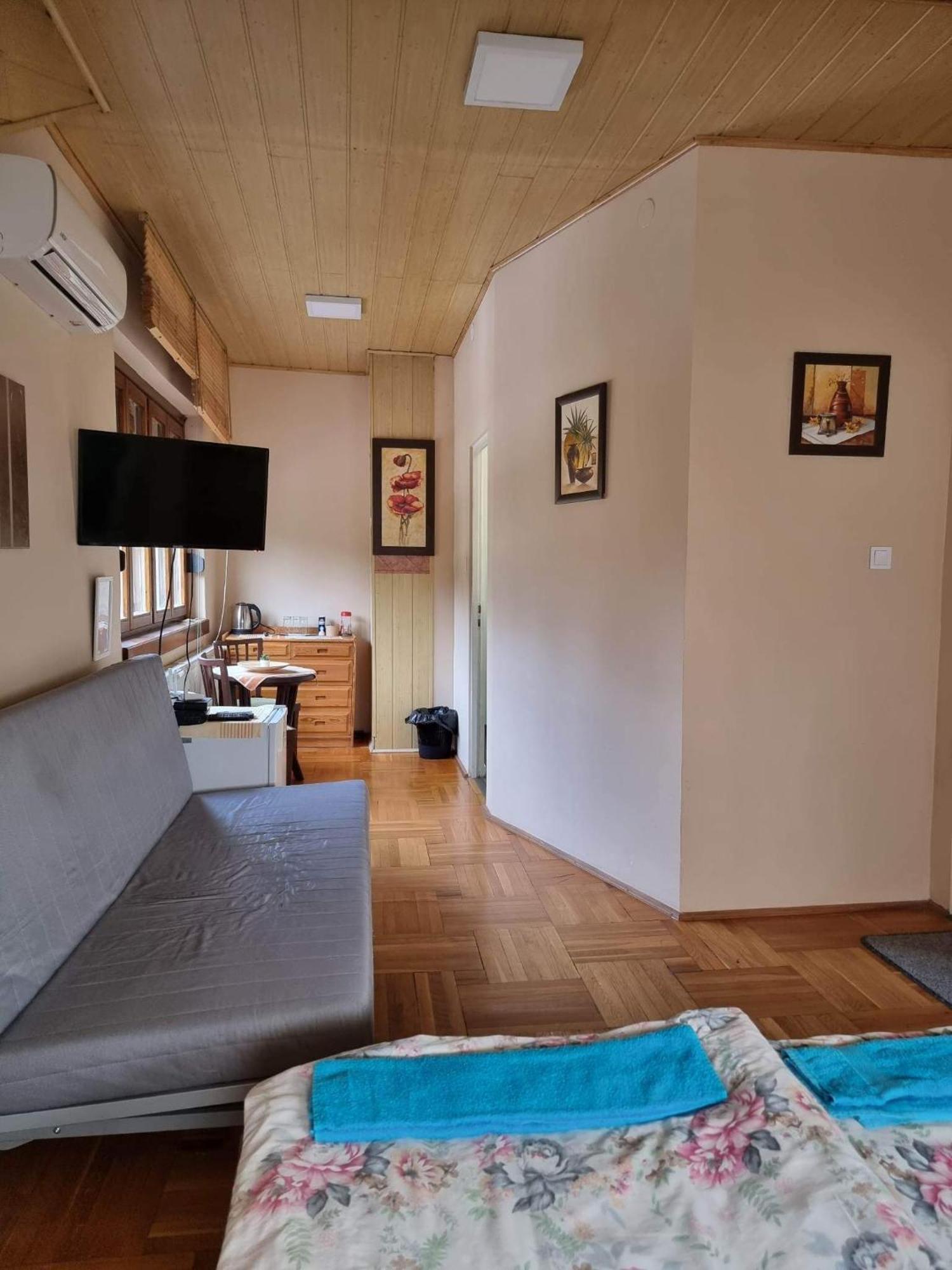 Ferienwohnung Apartman Poirot Erd Zimmer foto